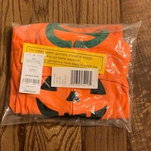 Carter’s Halloween footie pajamas size 18m